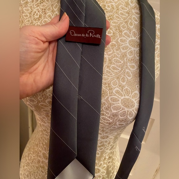 Lot of 3 vintage neckties Oscar dela Renta gray & Pierre Cardin navy blue & red - Picture 9 of 13